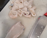 Foto del paso 2 de la receta: Guiso de calamares con patatas