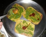 A picture of step 3 of Khakhra chat.