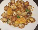 Foto langkah ke 5 dari resep Kerang Bumbu Kuning Pedas.