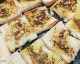 Foto langkah ke 2 dari resep Garlic Bread.