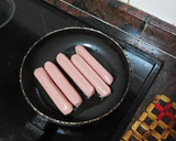 Foto del paso 1 de la receta: Perrito caliente con zanahoria encurtida y cebolla frita