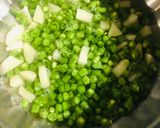 बींस आलू की कुरकुरी सब्ज़ी (beans aloo ki kurkuri sabzi recipe in Hindi) रेसिपी चरण 1 फोटो