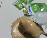 Foto langkah ke 3 dari resep Dalgona coffee matcha latte.