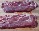 Foto del paso 1 de la receta: Bocaditos de cerdo con pimientos y cebolla a la soja