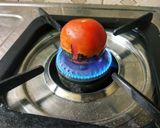 A picture of step 1 of Roasted tomato and methi panner.