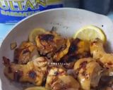 Gambar langkah 2 resipi One pan greek lemon chicken rice with roast garlic.