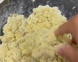 Foto langkah ke 3 dari resep Ubi goreng Kopong bentuk Bunga.