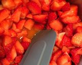 Foto del paso 4 de la receta: Tiramisú primaveral de fresas 🍓🌸