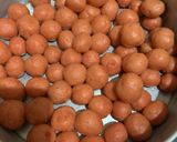 A picture of step 5 of Beetroot Mani Kozhakkattai.
