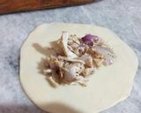 A picture of step 5 of Chicken momo with soup and chutney.
