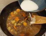 Foto langkah ke 3 dari resep Japanese Beef Curry / Kari Daging Sapi Jepang.