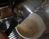 รูปขั้นตอนการทำที่ 5 ของ สปาเก็ตตี้หมูซอสมะเขือเทศ