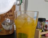 Foto langkah ke 2 dari resep 91. Es Sunkist Mint Selasih Squash.