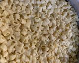 صورة لخطوة 3 من وصفة معكرونه بالجبن والقشطه