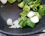 A picture of step 3 of Chinese Black Beans spareribs with green bell pepper onion 豉椒炒排骨.
