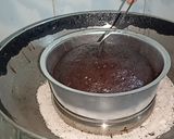 कढ़ाई फ्रेश एगलेस चॉकलेट केक(kadai fresh eggless chocolate cake recipe in hindi) रेसिपी चरण 7 फोटो