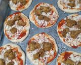A picture of step 4 of Chicken tikka pizza.