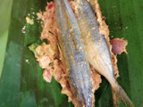 Brengkes/pepes Pindang (ikan sarden)