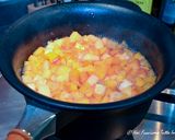 Foto del passaggio 2 della ricetta Marmellata di Pesche e Ananas