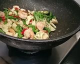 Foto langkah ke 5 dari resep Oseng buncis udang saos tiram.