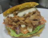 Foto del paso 13 de la receta: Arepa🥯de mazorca🌽rellena de pollo🍗, ensalada y salsa🍎tártara liviana🧆🥙🫓