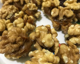 Foto del paso 1 de la receta: Nueces rellenas de dulce de leche y bañadas en chocolate