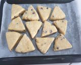Foto langkah ke 6 dari resep Buttermilk Cheese and Choco Chip Scones.