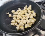 A picture of step 3 of Lasooni palakh paneer.
