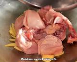 Foto langkah ke 2 dari resep Ayam Kecap Mentega Simple.