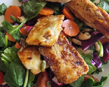 Foto del paso 5 de la receta: Ensalada de espinacas con halloumi y pollo