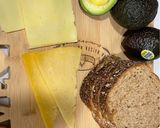 صورة لخطوة 2 من وصفة ساندويتش البيض مع الشيدر والأفوكادو 🥪🍳🥑🍒🥒