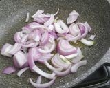 A picture of step 2 of Tagliatella al nero di sepia .