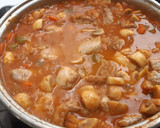 Foto del paso 7 de la receta: Guiso de cerdo con champiñones