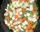 Foto del paso 2 de la receta: Ensaladilla de verduras con salmón, huevo duro y aderezo Vidalim y ensaladilla rusa
