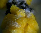 Foto del paso 3 de la receta: Puntas de Pan Baguette rebozadas con centro de sal y de dulce !!