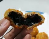 Foto langkah ke 5 dari resep Bola bola ubi isi coklat lumer.