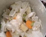 Foto langkah ke 1 dari resep Sayur sop soba (sosis bakso).