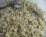عکس مرحله 1 از دستور سالاد کلم و کشمش