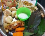 Foto langkah ke 1 dari resep Ayam Goreng Presto Bumbu Kuning.