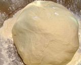 Une image de l'étape 1 de Pizza champignons oignons thon mozza.