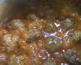 Foto del paso 3 de la receta: Bolas de carne en reducción de tomates con arroz blanco