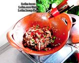 Foto langkah ke 4 dari resep Kangkung Daging Iris.