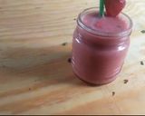 Foto langkah ke 3 dari resep Strawberry Milkshake.