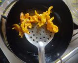 कुरकुरीत कांदा भजी (Kanda Bhajji Recipe In Marathi) रेसिपी स्टेप 2 फोटो