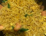 Foto langkah ke 4 dari resep Indomie Goreng Digoreng.