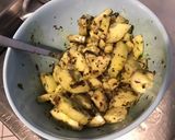 Une image de l'étape 5 de Salade de tomates au concombre Noa mariné algues et huile de pépins de courge.