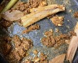 A picture of step 2 of Soto Sapi/Traditional Indonesian Yellow Soup.
