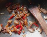 Foto langkah ke 6 dari resep Tumis Jantung Pisang, Bunga pepaya dengan irisan daging B2.