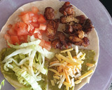 Foto del paso 4 de la receta: Wrap con pollo frito a la barbacoa y guacamole