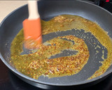 Foto del paso 3 de la receta: Merluza confitada con salsa de mostaza y miel